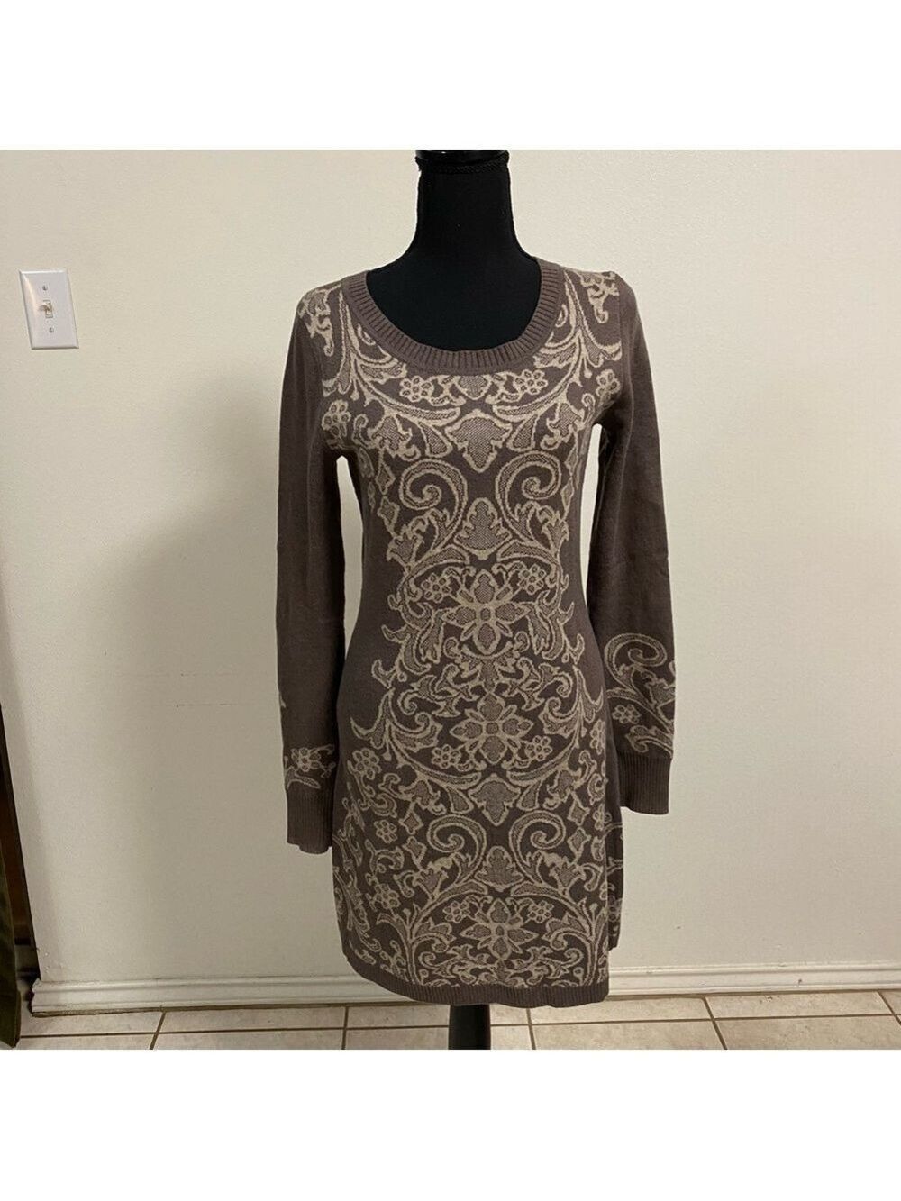 Athleta Sweater Dress Women’s Size small Taupe Paisley print LS Duluth style